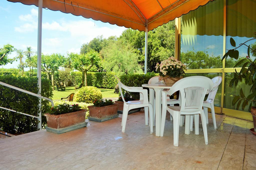 Hotel Brasilia Marina di Pietrasanta Exterior photo