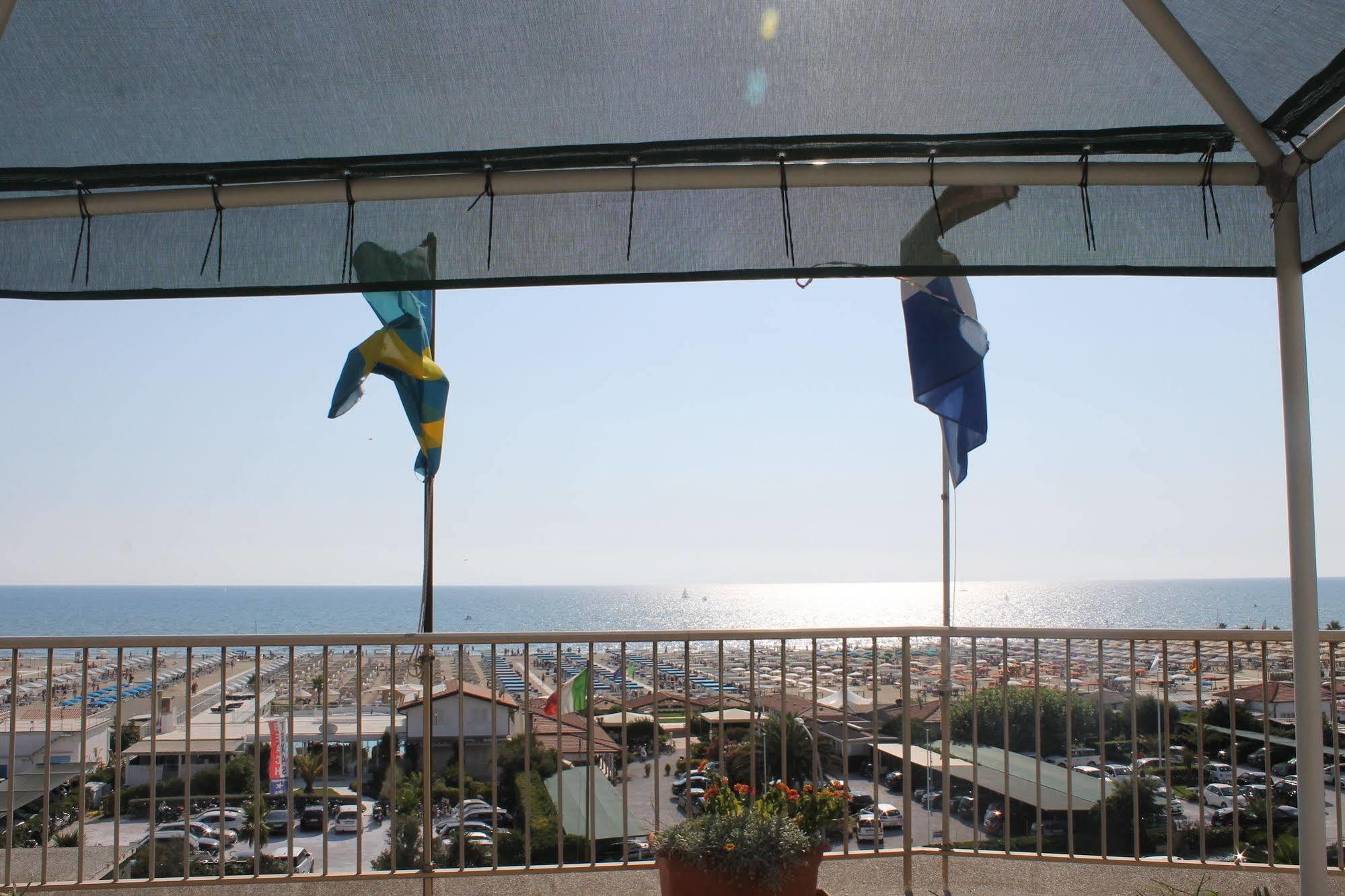 Hotel Brasilia Marina di Pietrasanta Exterior photo