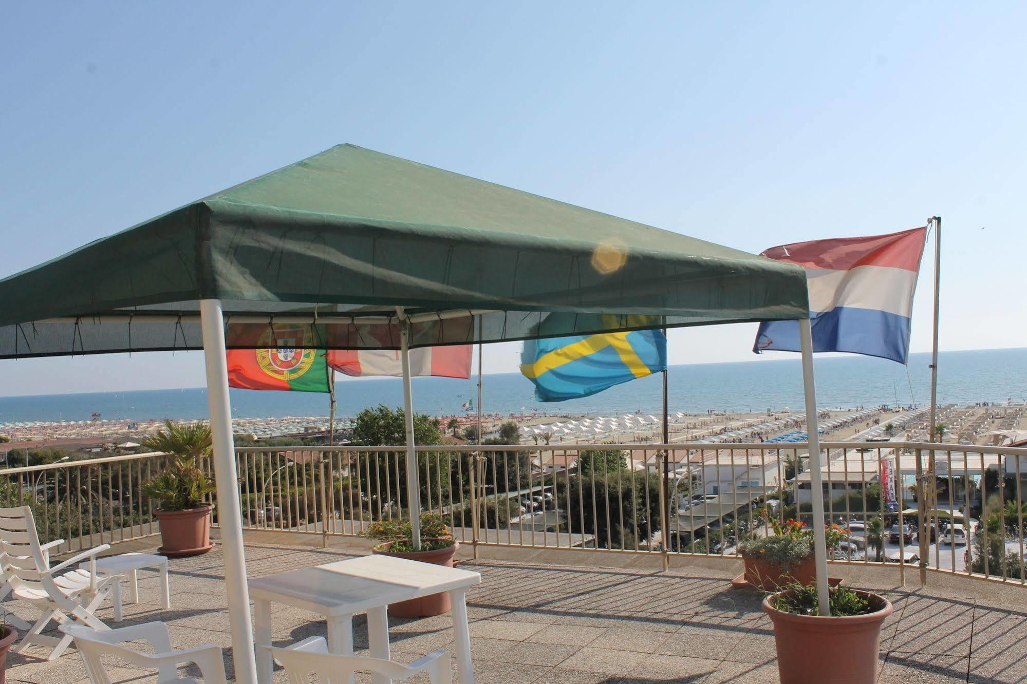 Hotel Brasilia Marina di Pietrasanta Exterior photo