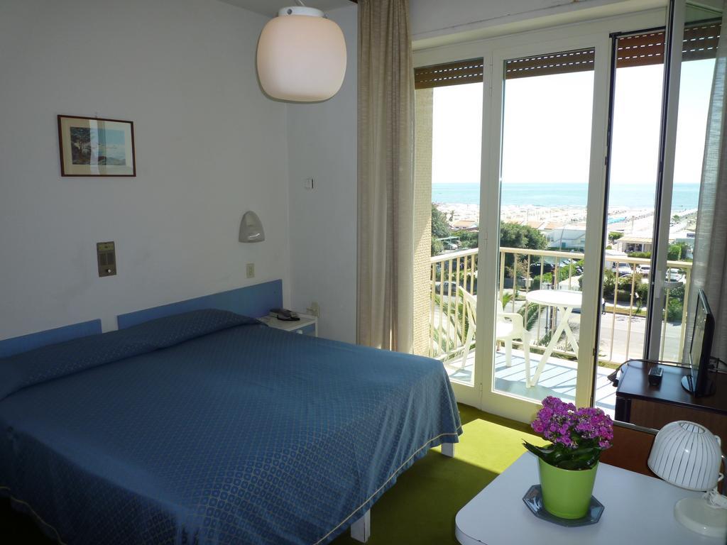Hotel Brasilia Marina di Pietrasanta Room photo